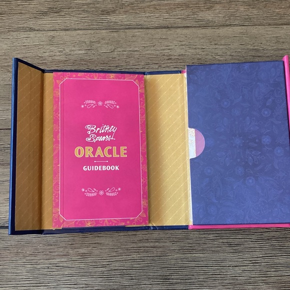 Britney Spears Oracle Tarot Card Deck & Guidebook NWOT - Picture 3 of 3